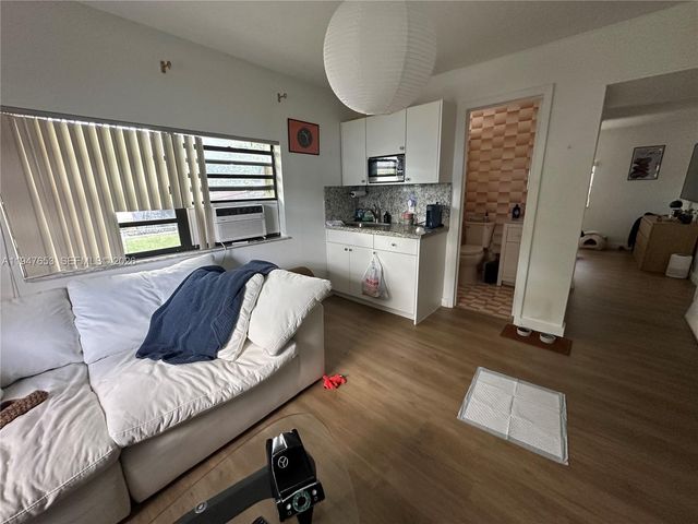 7546 NW 2nd Ter, Miami, FL 33126