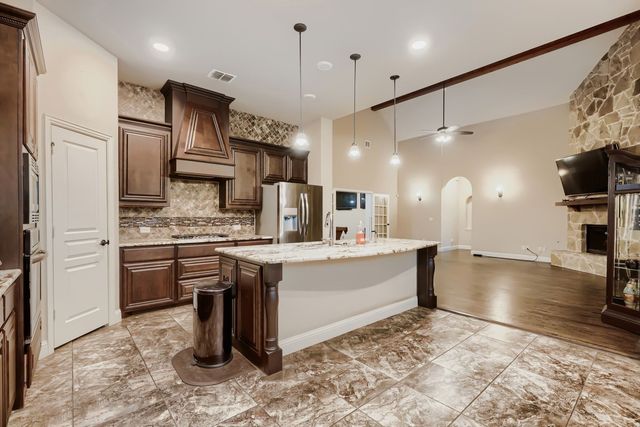 1221 Kittery Drive, Desoto, TX 75115