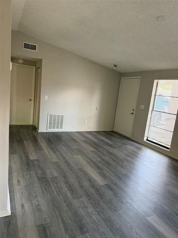 9601 SHALIMAR COURT, Tampa, FL 33615