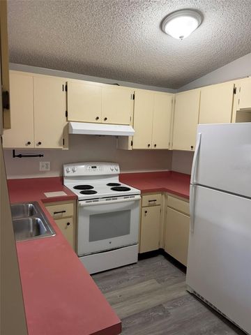 9601 SHALIMAR COURT, Tampa, FL 33615