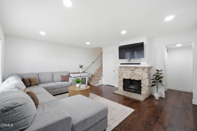 536 Spring Road 98, Moorpark, CA 93021