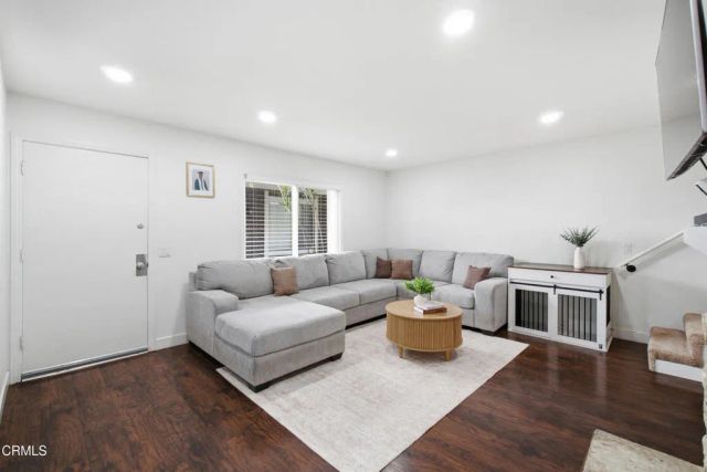 536 Spring Road 98, Moorpark, CA 93021
