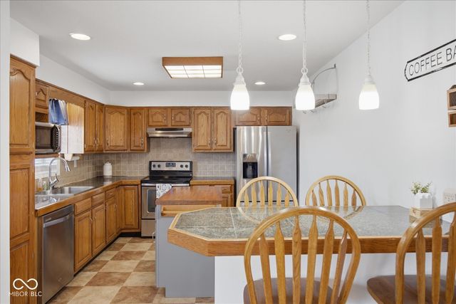 1812 S Clark Road, Shelbyville, IN 46176