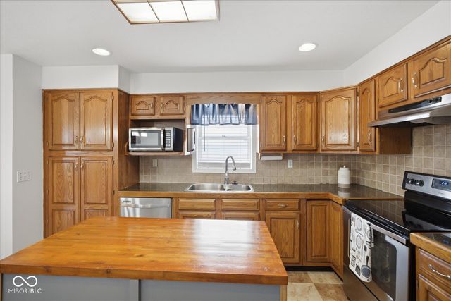 1812 S Clark Road, Shelbyville, IN 46176