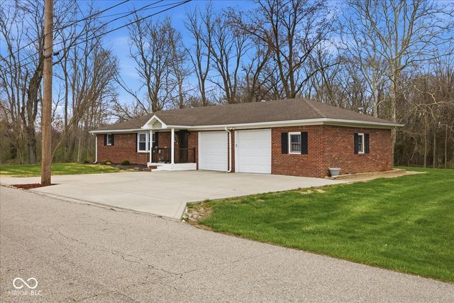 1812 S Clark Road, Shelbyville, IN 46176