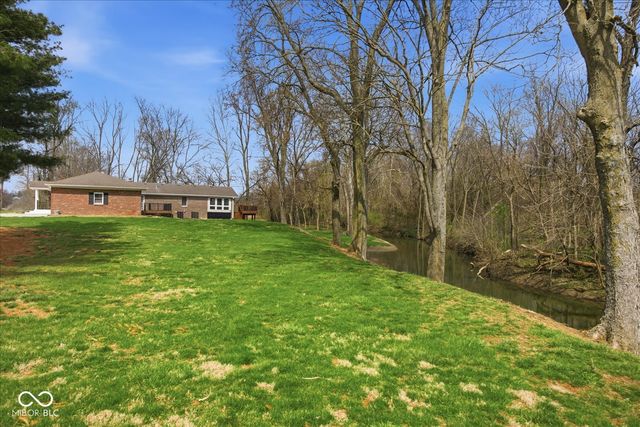 1812 S Clark Road, Shelbyville, IN 46176