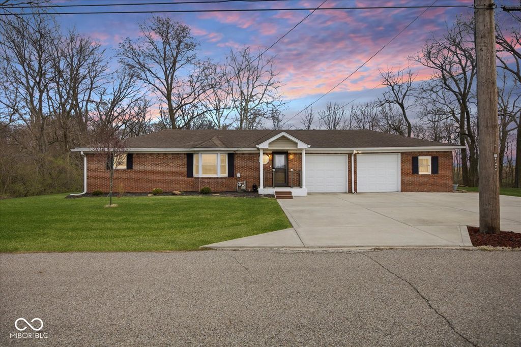 1812 S Clark Road, Shelbyville, IN 46176