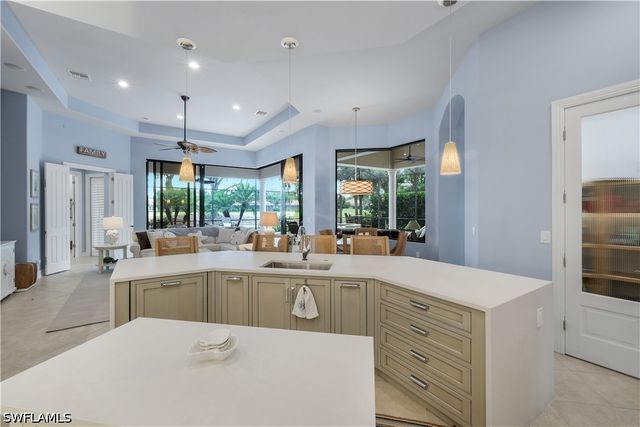 9002 Shenendoah CIR, Naples, FL 34113