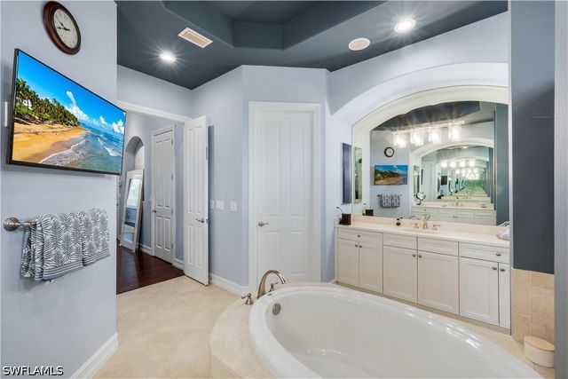9002 Shenendoah CIR, Naples, FL 34113