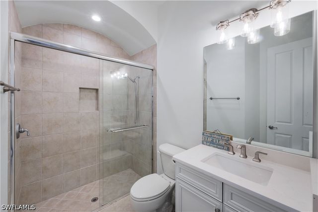 9002 Shenendoah CIR, Naples, FL 34113