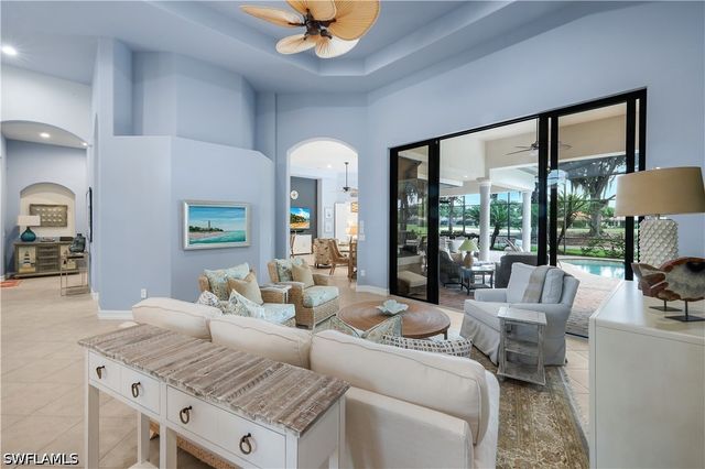 9002 Shenendoah CIR, Naples, FL 34113