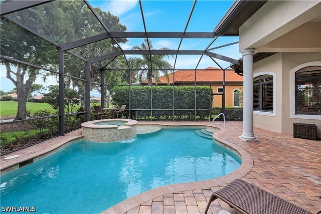 9002 Shenendoah CIR, Naples, FL 34113