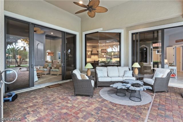 9002 Shenendoah CIR, Naples, FL 34113