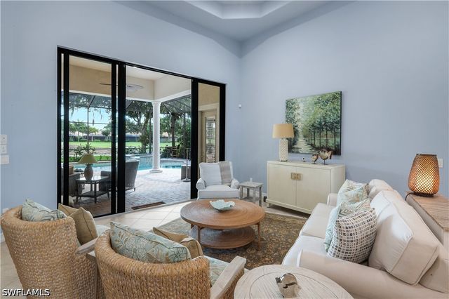 9002 Shenendoah CIR, Naples, FL 34113