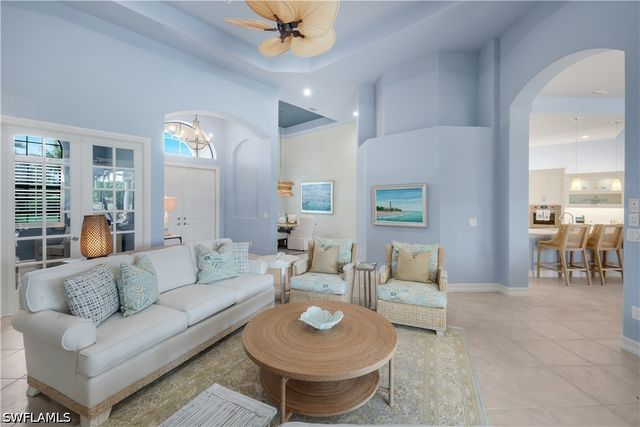 9002 Shenendoah CIR, Naples, FL 34113