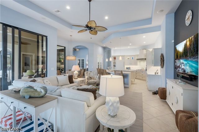 9002 Shenendoah CIR, Naples, FL 34113