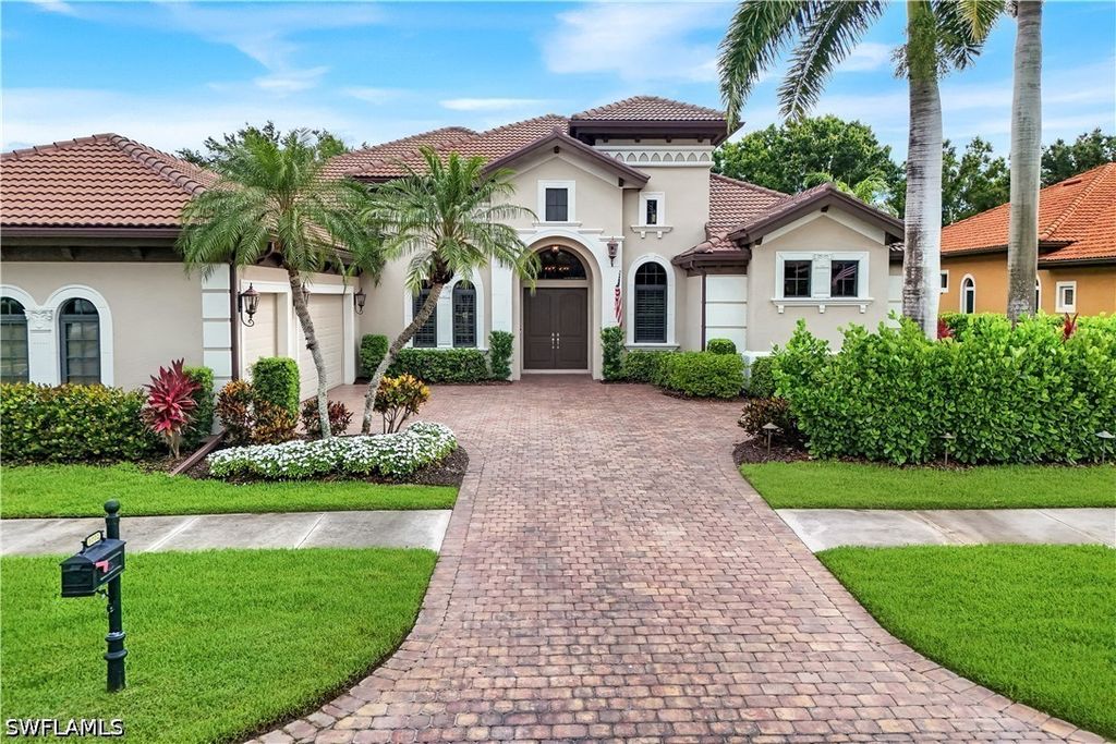 9002 Shenendoah CIR, Naples, FL 34113