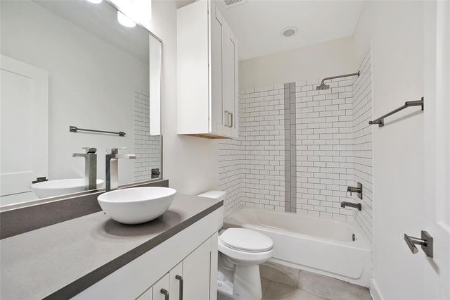 1539 W 23rd Street D, Houston, TX 77008