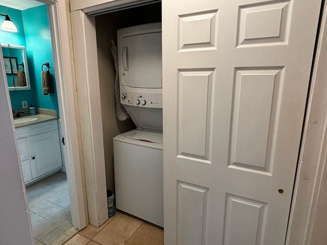 9 S Pond Rd, Plymouth, MA 02360