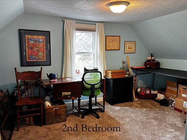 9 S Pond Rd, Plymouth, MA 02360