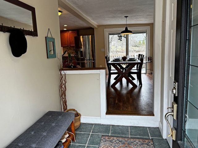 9 S Pond Rd, Plymouth, MA 02360