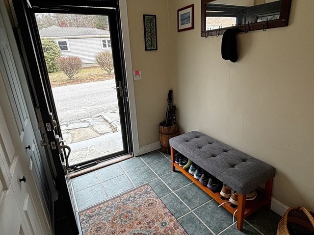 9 S Pond Rd, Plymouth, MA 02360