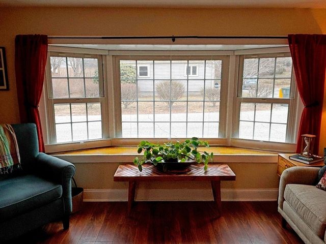 9 S Pond Rd, Plymouth, MA 02360