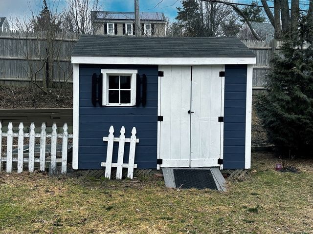 9 S Pond Rd, Plymouth, MA 02360