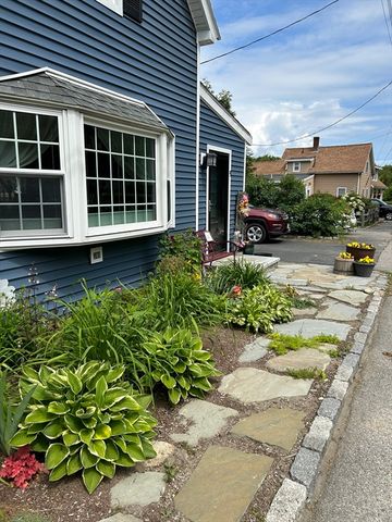 9 S Pond Rd, Plymouth, MA 02360