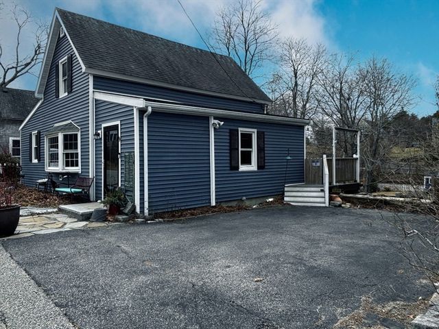 9 S Pond Rd, Plymouth, MA 02360