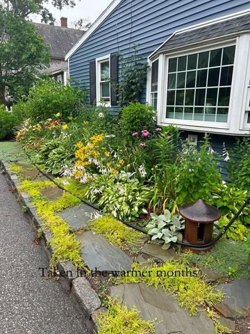 9 S Pond Rd, Plymouth, MA 02360