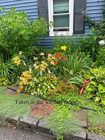 9 S Pond Rd, Plymouth, MA 02360