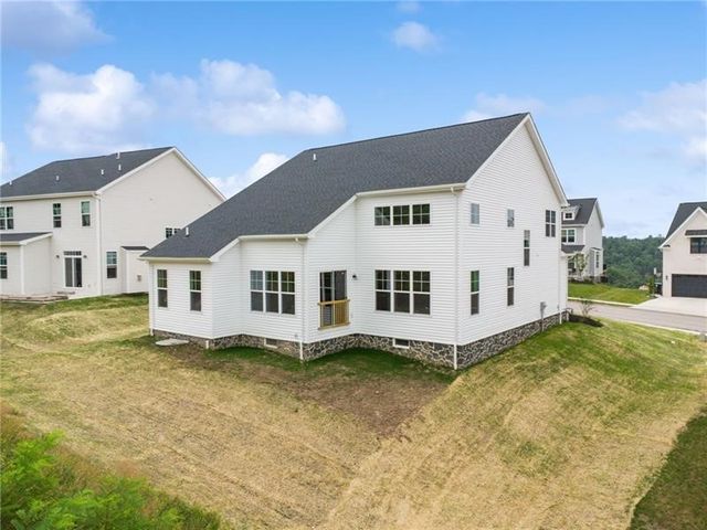 1021 Stonegate Dr, South Fayette, PA 15057