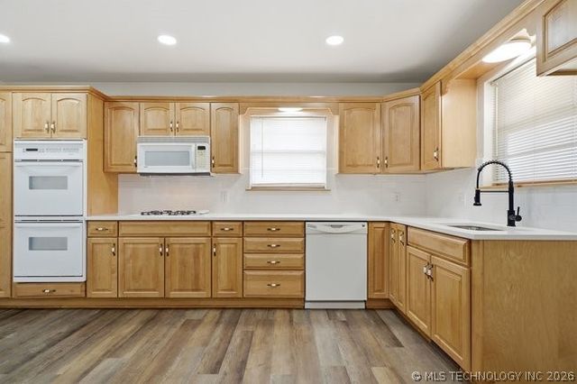 427 E F Street N, Jenks, OK 74037