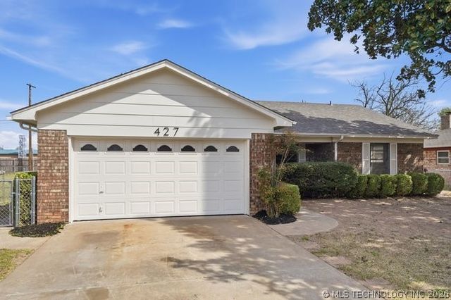 427 E F Street N, Jenks, OK 74037
