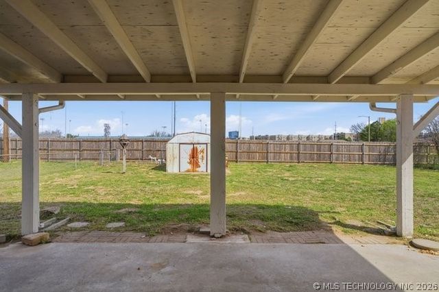 427 E F Street N, Jenks, OK 74037