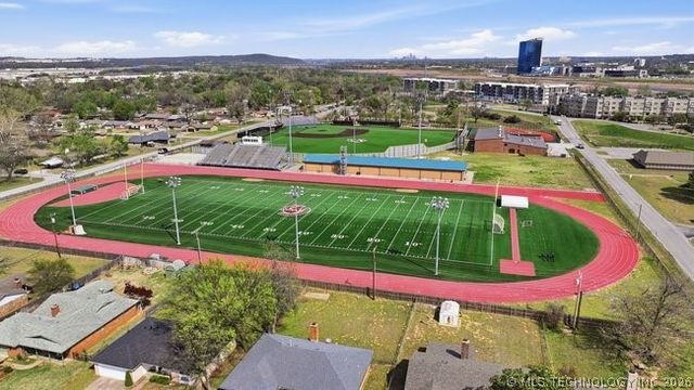 427 E F Street N, Jenks, OK 74037