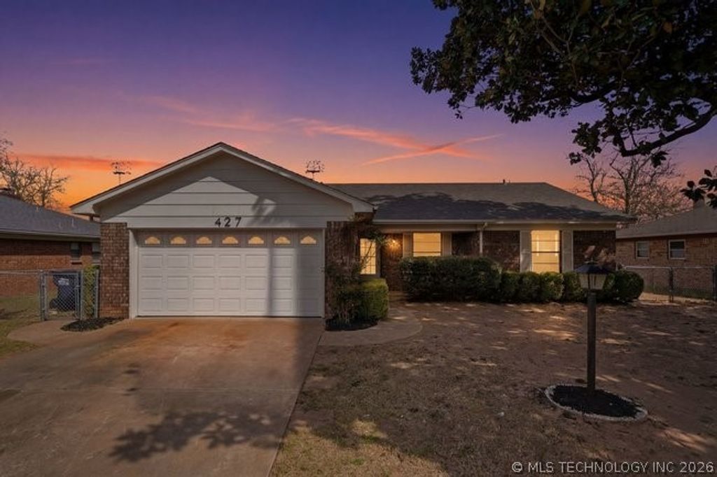 427 E F Street N, Jenks, OK 74037