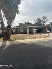 2825 W MORTEN Avenue, Phoenix, AZ 85051