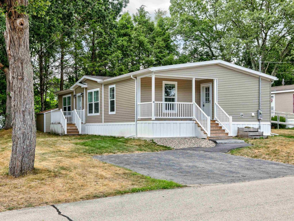 29 OAK HILL Drive, Hampstead, NH 03841