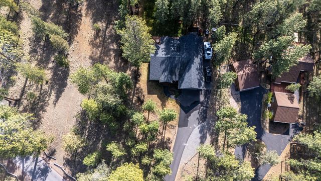 69396 Tollgate Road, Sisters, OR 97759