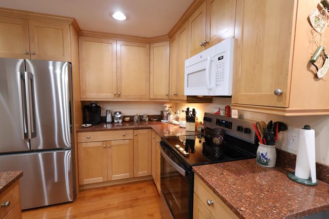 266 Poverty Ln Unit 1A, Lebanon, NH 03766