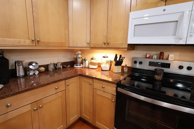 266 Poverty Ln Unit 1A, Lebanon, NH 03766