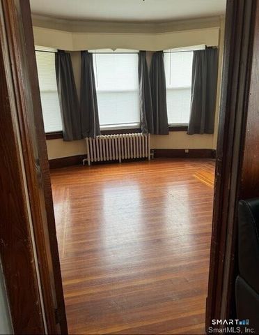 352 Elm Street 1st fl., West Haven, CT 06516