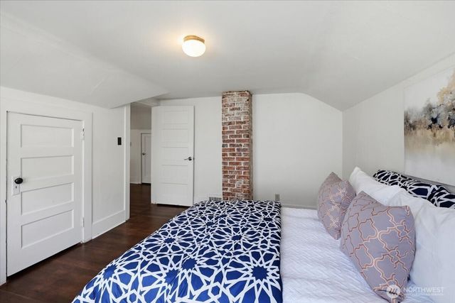 1828 NE Ravenna Boulevard, Seattle, WA 98105