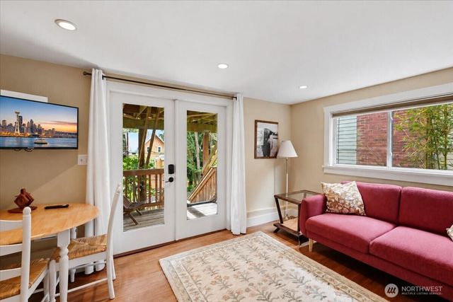 1828 NE Ravenna Boulevard, Seattle, WA 98105