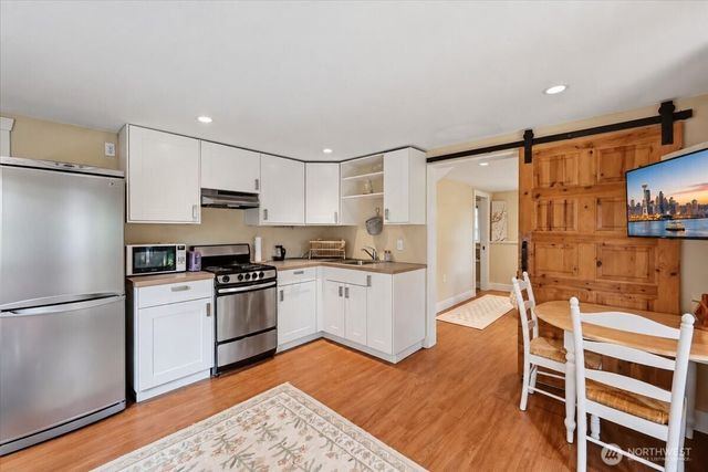 1828 NE Ravenna Boulevard, Seattle, WA 98105