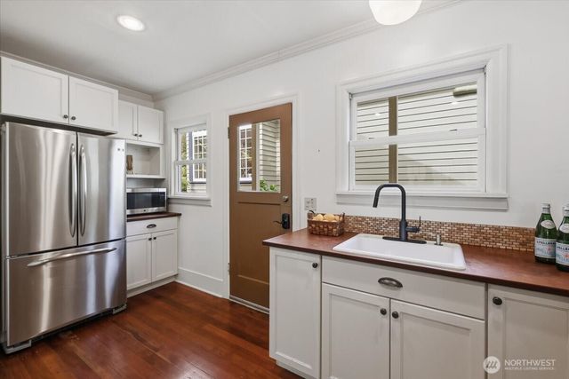 1828 NE Ravenna Boulevard, Seattle, WA 98105