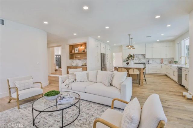 2162 Sonbria, Tustin, CA 92782