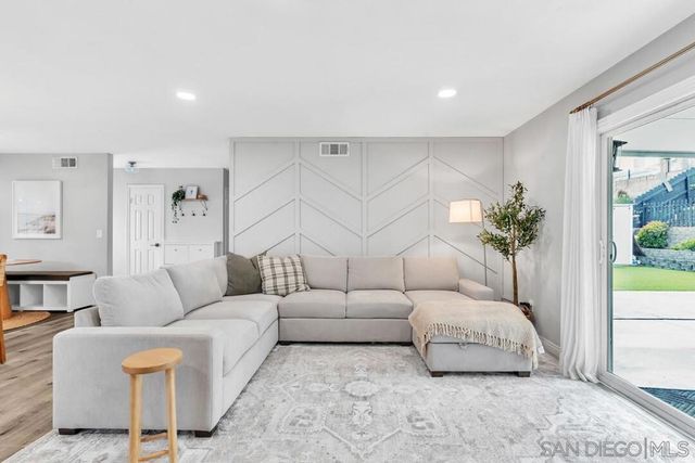 8969 New Seabury Drive, Santee, CA 92071